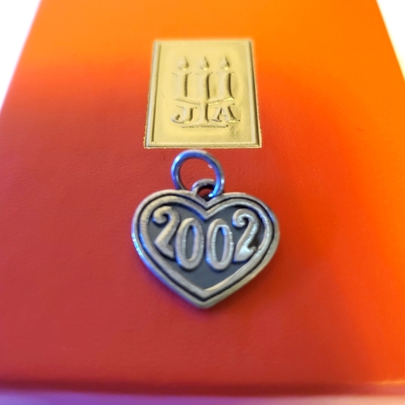 James Avery Retired 2002 Charm - Picture 1 of 3